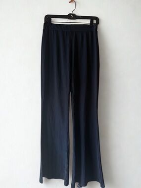 Women's Black Wide-Leg Pleated Pants